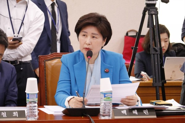지난 21일 국회에서 열린 종합 국정감사에 참석한 더불어민주당 백혜련 의원. (사진= 백혜숙 기자)
