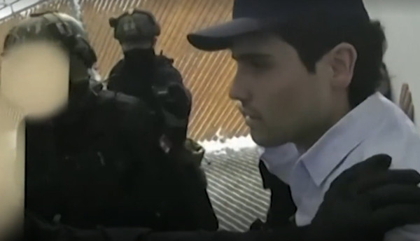 멕시코 특경대에 체포된 마약왕 구스만의 아들 오비디오의 모습