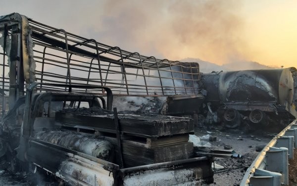 14일 상주-영천고속도로에 다중 추돌사고로 불탄 차량들(사진=경북소방본부 제공)