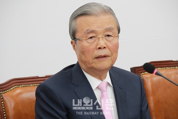 김종인 미래통합당 비상대책위원장이 18일 국회에서 열린 비대위원 회의에서 모두 발언을 하고 있다.
