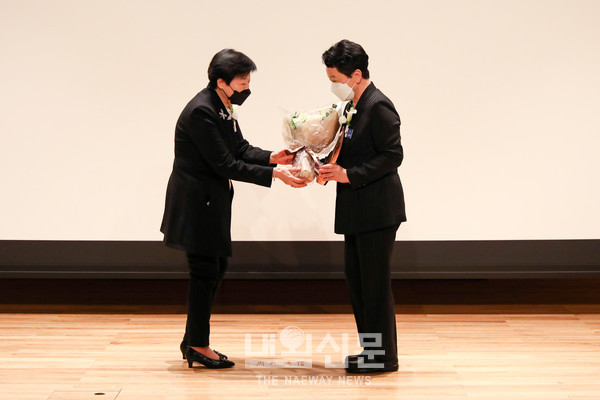 2021 삼성행복대상 시상식 김봉옥 인천힘찬종합병원 병원장 여성 창조상 수상