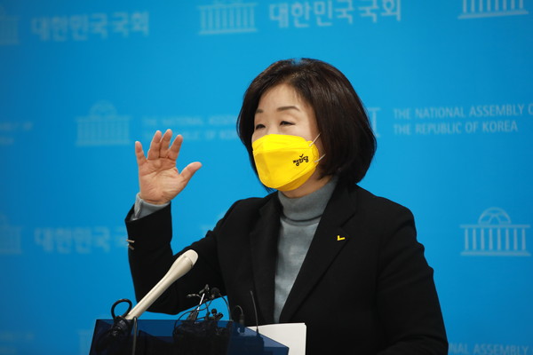 심상정 정의당 대선 후보가 21일 서울,여의도 국회 소통관에서 부동산 관련 공약을 발표하고 있다.
