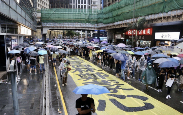 홍콩 도심에 모인 시위대 / 사진, 트위터