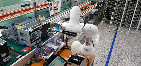 중소기업 제조공정 로봇-기계부품조림 현장(사진제공=인천시청)