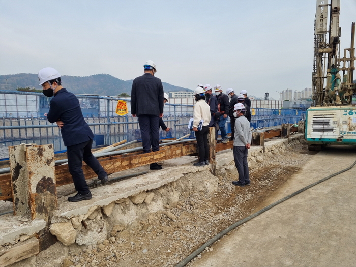 여수 웅천 건축물 흙막이 붕괴 '지하사고 조사위'...광주·전남 첫 사례 여수 웅천 건축물 흙막이 붕괴 '지하사고 조사위'...광주·전남 첫 사례